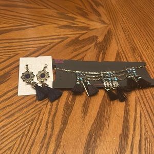 NWT NO BOUNDARIES GOLDTONE BLUE BLACK TASSEL NECKLACE W/ NAVY GOLDTONE TASSEL.